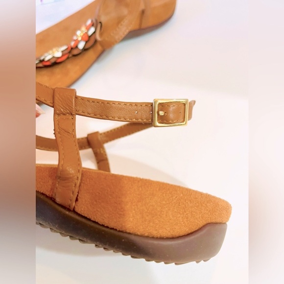 VIONIC Sandals “Paulie” Tan Floral T-Strap Orange/White Podiatrist Designed - Picture 9 of 12